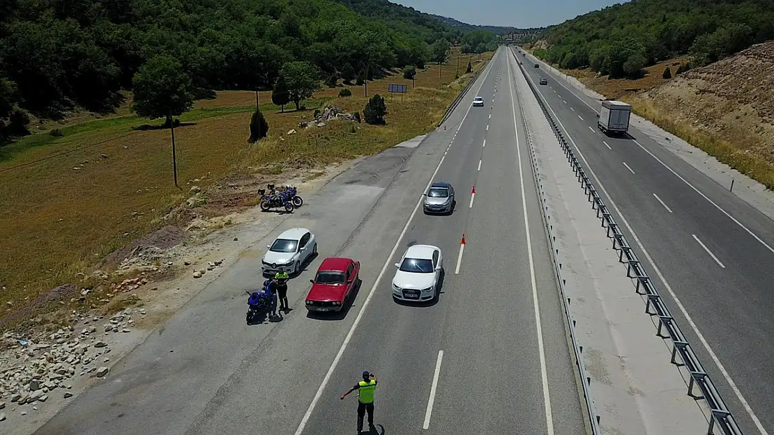 Jandarma Ekipleri Dönüş Yolundaki Sürücüleri Bilgilendiriyor