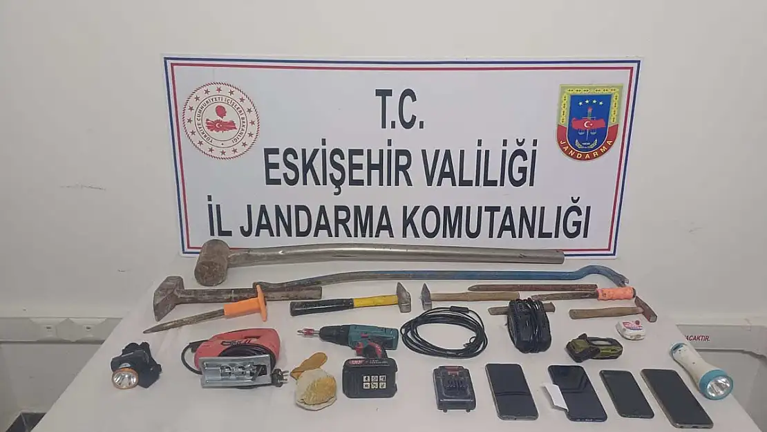 Jandarma Ekiplerinden Kaçak Kazıya Suçüstü