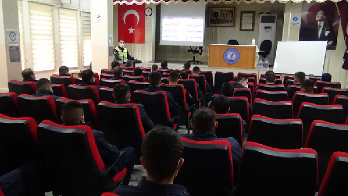 Jandarma personeline güvenli ve ileri sürüş teknikleri eğitimi verildi