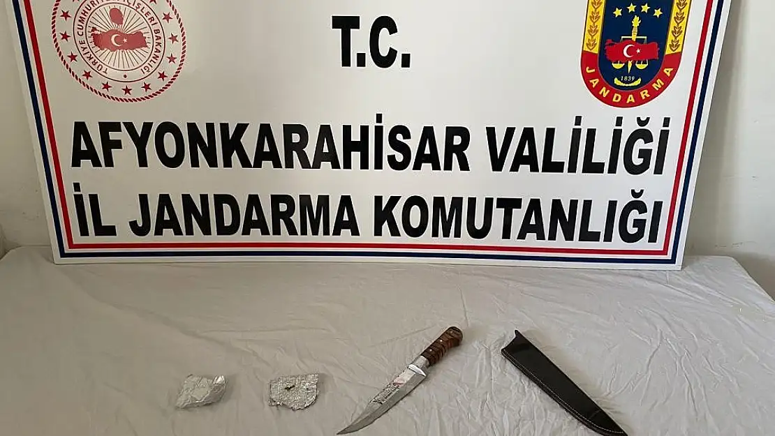 Jandarma üzerinde uyuşturucu ile gezen şahsı yakaladı