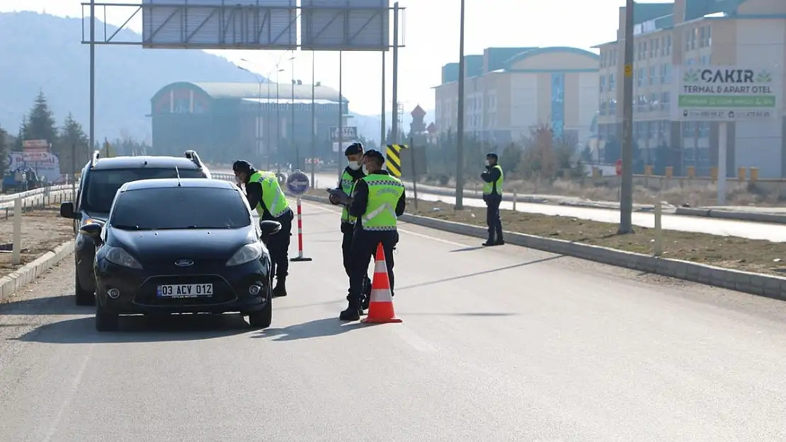 Jandarma’dan okul çevrelerinde ve servis araçlarında sıkı denetim