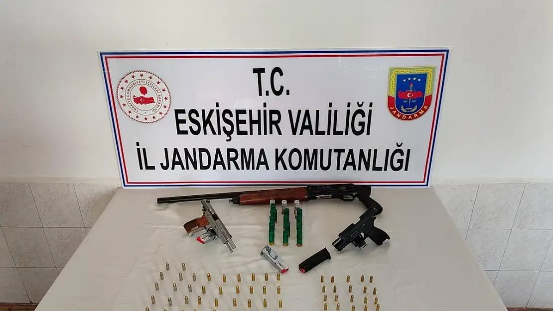 Kaçak silah ve mermi satan şahıslara jandarma operasyonu