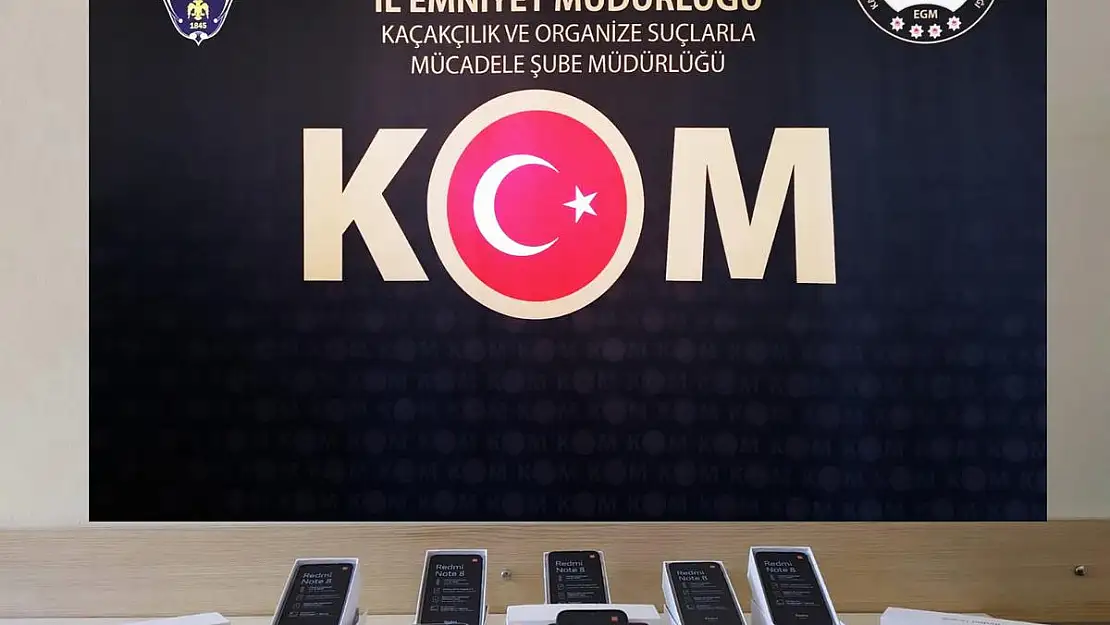 Kaçak telefonlar kargoda yakalandı