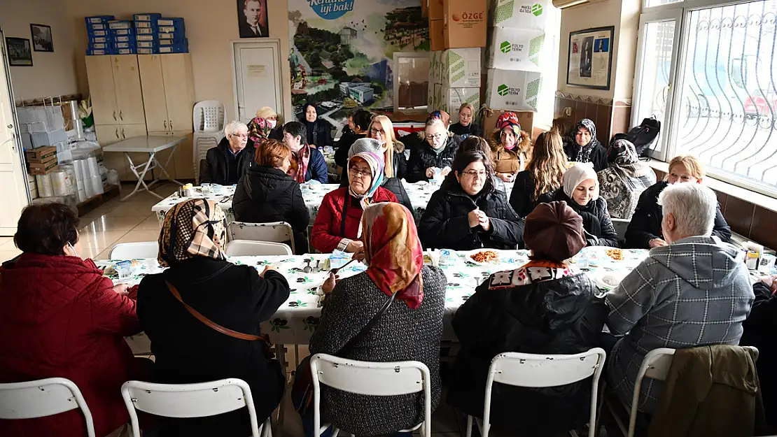 Kadın Kursiyerler Belediye Hizmetlerini Yerinde Gördü