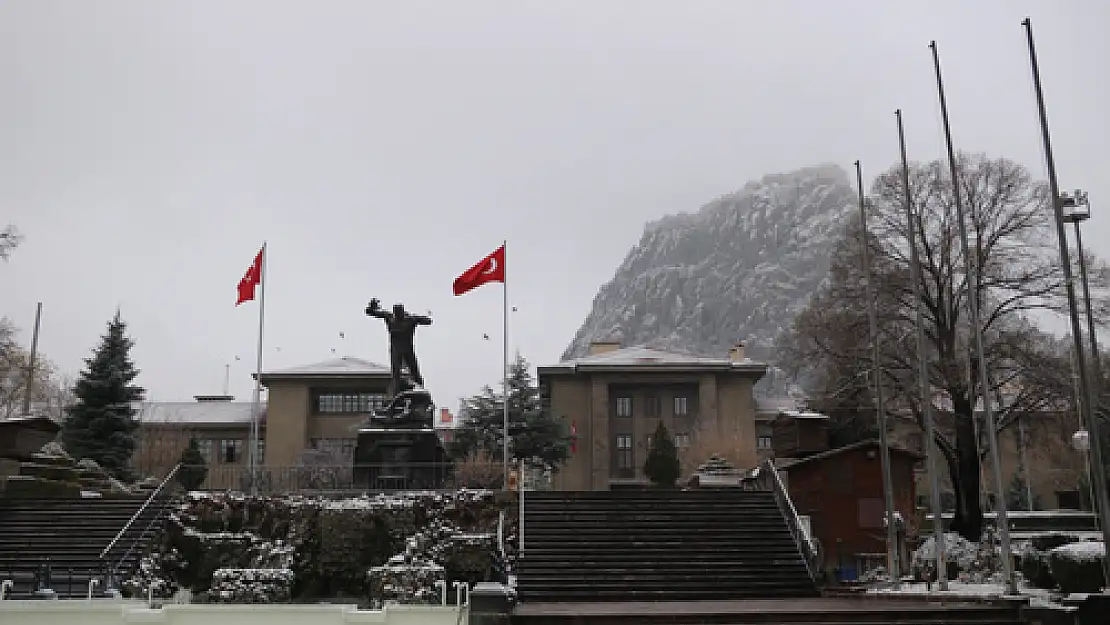 Kar yağışı soğuk havayı beraberinde getirdi