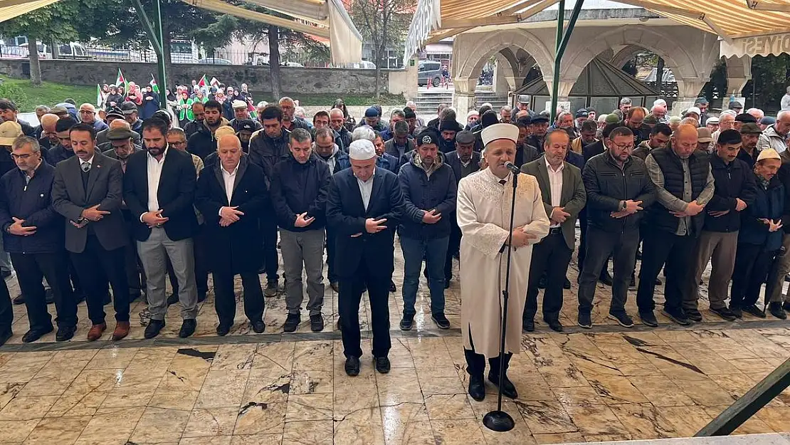 Katliamda hayatını kaybedenler için gıyabi cenaze namazı