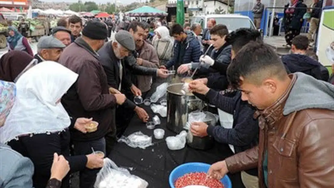 Kaymakam Öztabak, aşure ikram etti