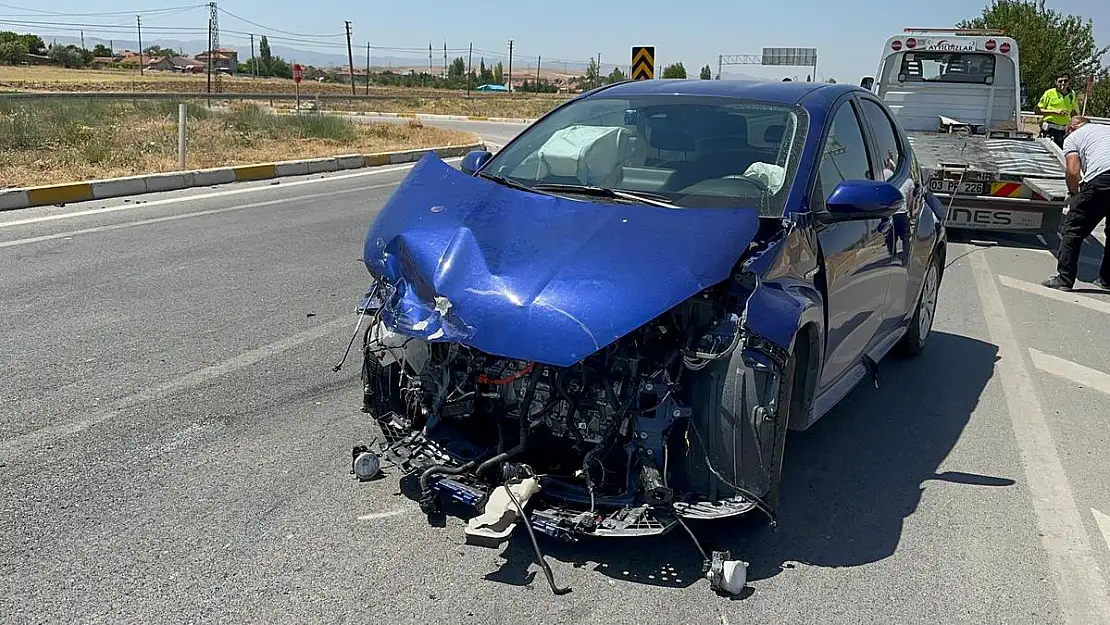 Kaza yapan araçlardan birinin tekerleği koptu: 2 çocuk yaralandı