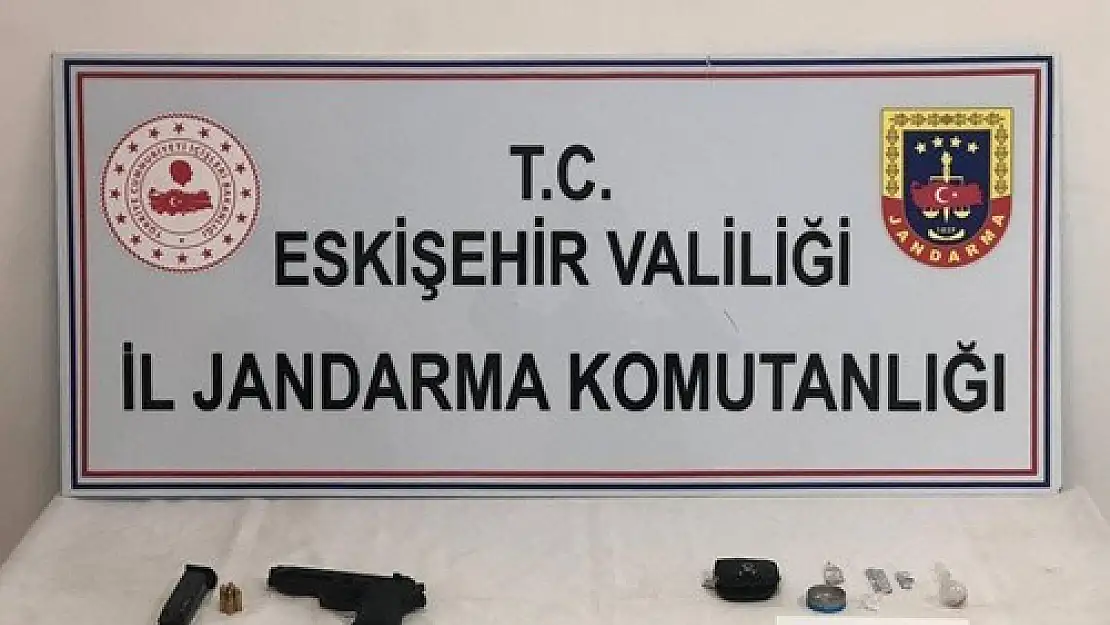 Kaza yapan araçta uyuşturucu madde ve ruhsatsız tabanca yakalandı