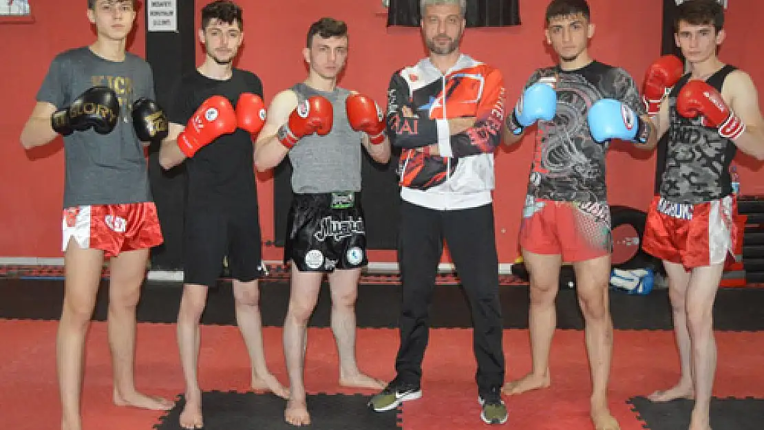 Kick boks sporcuları gözünü uluslararası turnuvalara dikti