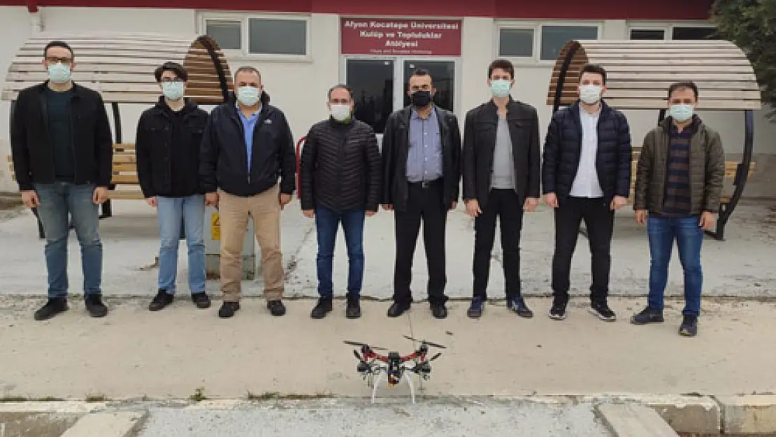 Kiraz ağaçlarına drone ile ilaçlama