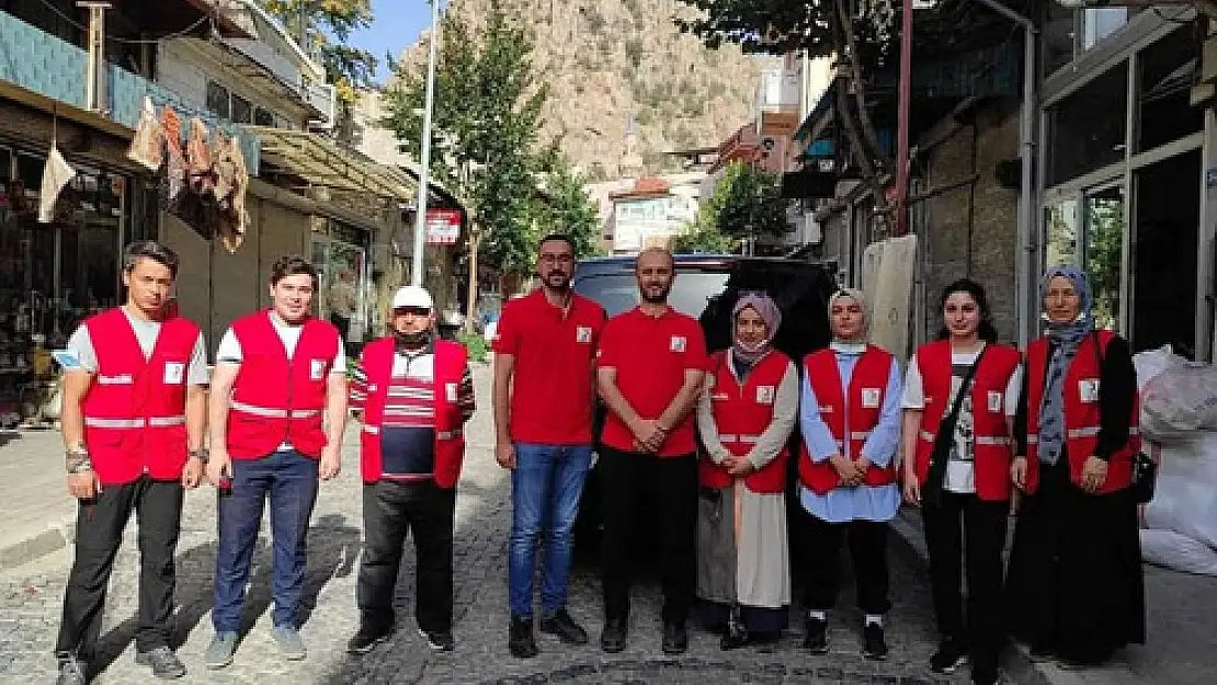 Kızılay Afyon ekipleri  yangın bölgesinde çalışıyor