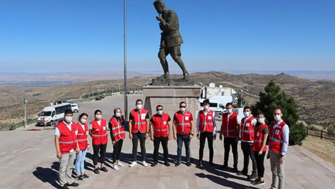 Kızılay Zafer Bayramı’nda çocukları sevindirdi