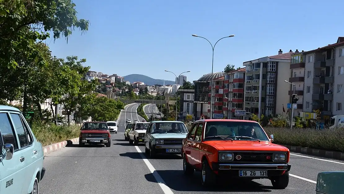 Klasik otomobil tutkunları Bilecik’te buluştu