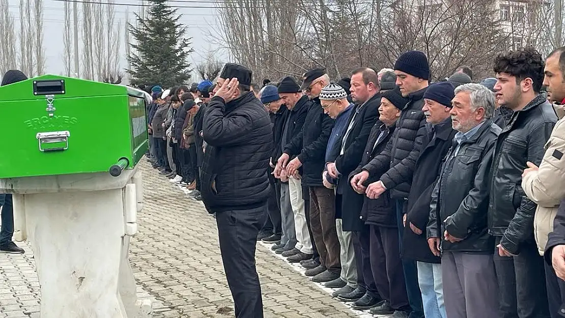 Kocası tarafından boynu kesilerek öldürülen kadın Afyon'da toprağa verildi