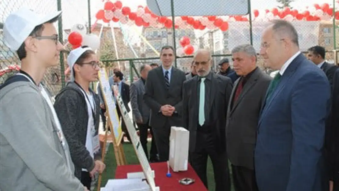 Kocatepe Ortaokulunda Bilim Fuarı açıldı