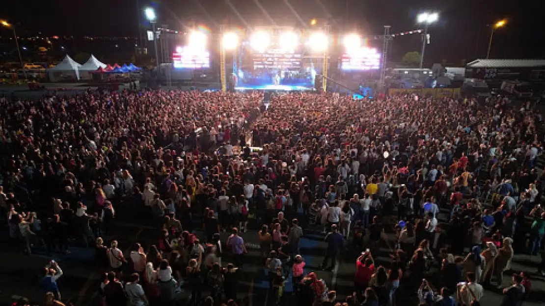 Konserler başladı, eğlence  ve endişe yanyana