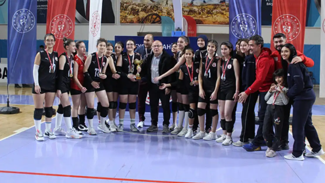 Küçük Kızlar Voleybol Müsabakaları Sona Erdi