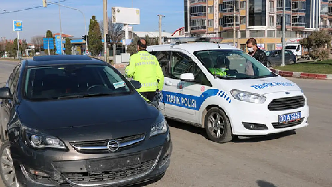 Kuryeyi kask kurtardı