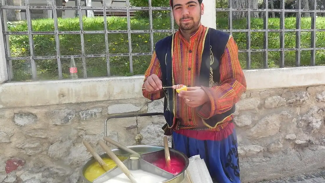 Macun geleneğini tarihi sokaklarda yaşatıyor