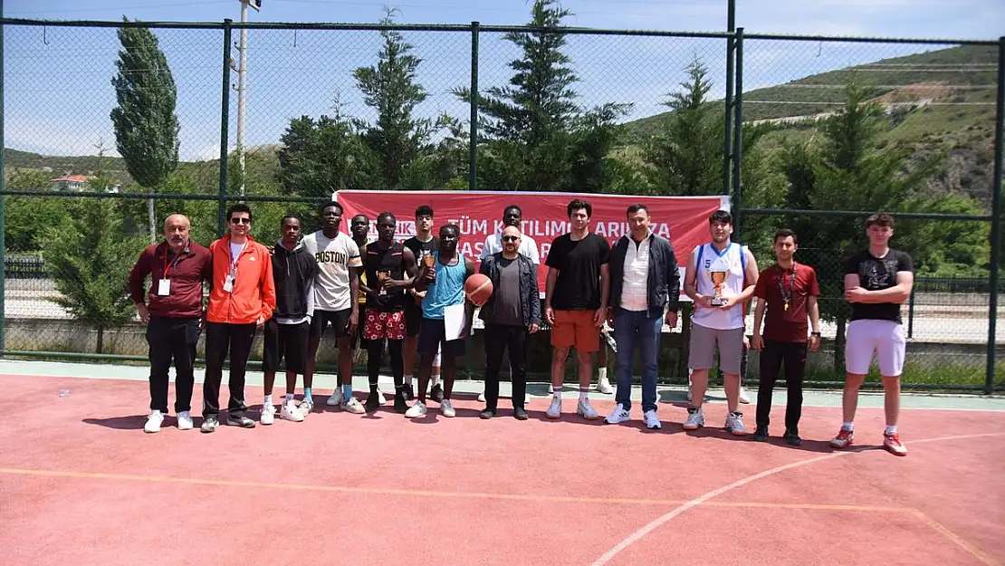 Masa tenisi ve streetball şampiyonları ödüllerini aldı