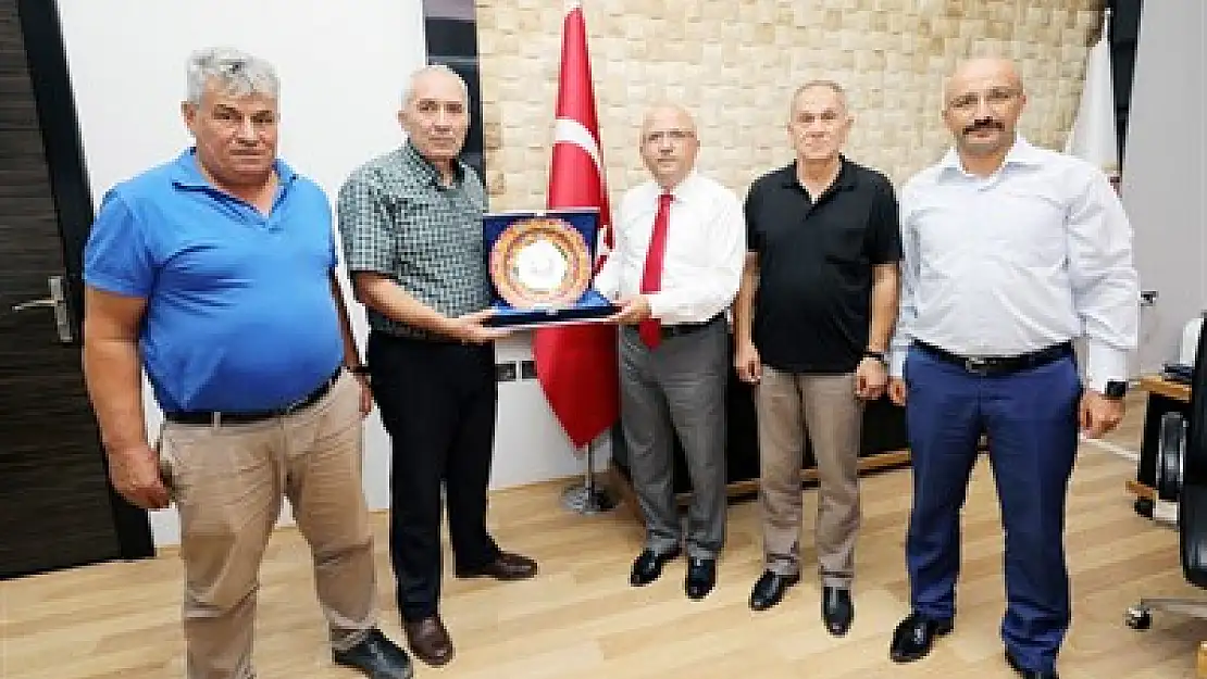 Masterler'den Çoban'a plaket – Kocatepe Gazetesi