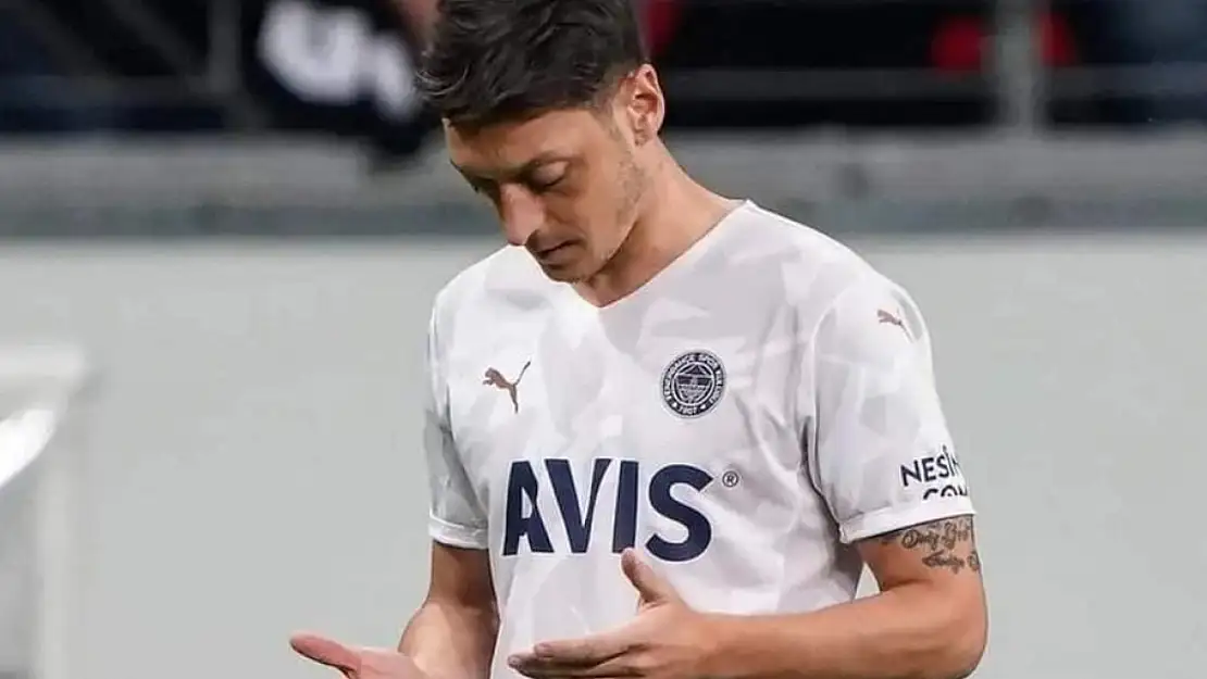 Mesut Özil Neden Futbolu Bıraktı?