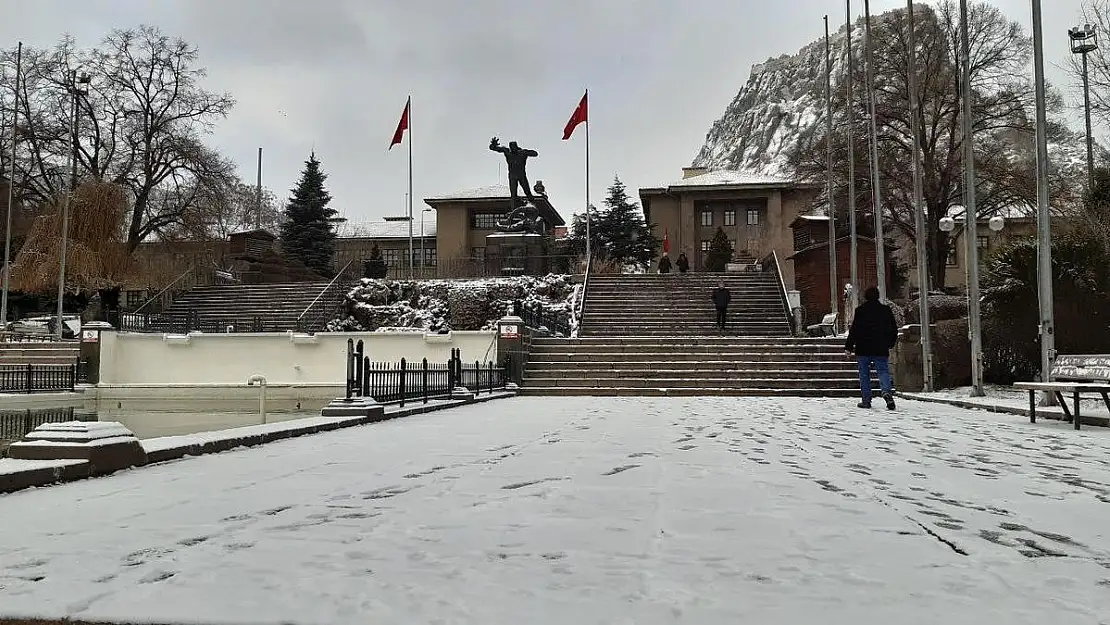 Meteorolojiden Afyonkarahisar ve bölgesi için soğuk hava dalgası uyarısı