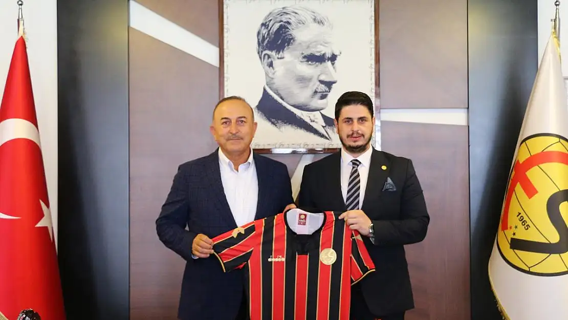 Mevlüt Çavuşoğlu'ndan, Eskişehirspor'a ziyaret