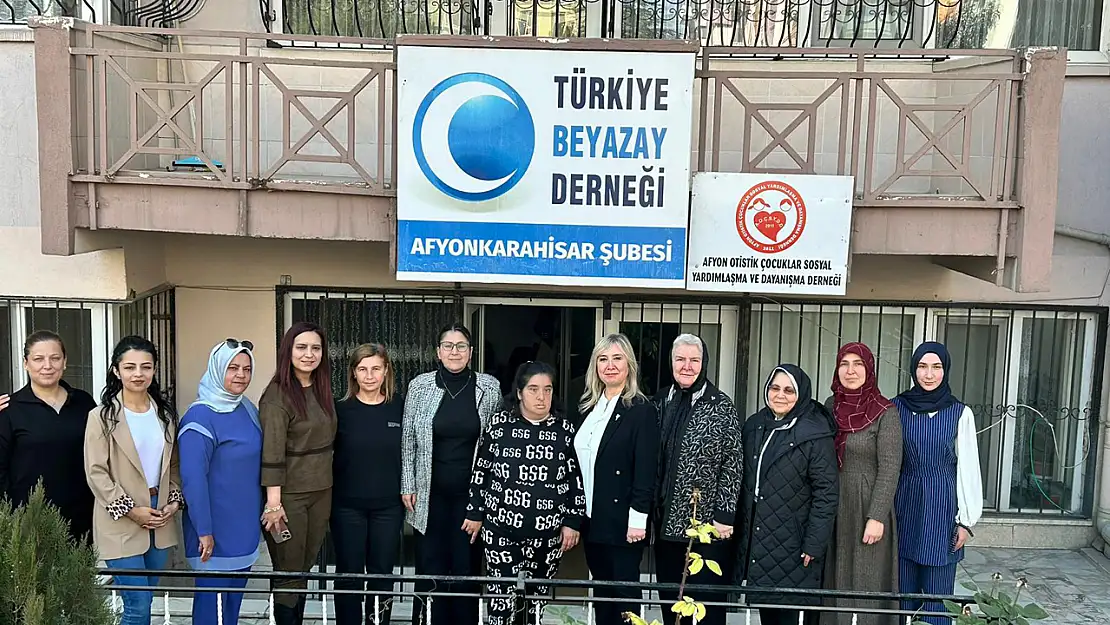 MHP'li Kadınlardan Anlamlı Ziyaret