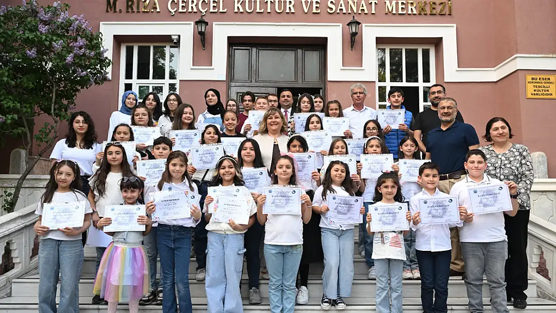 'Minik Eller Resim Atölyesi Sergisi' Açıldı  