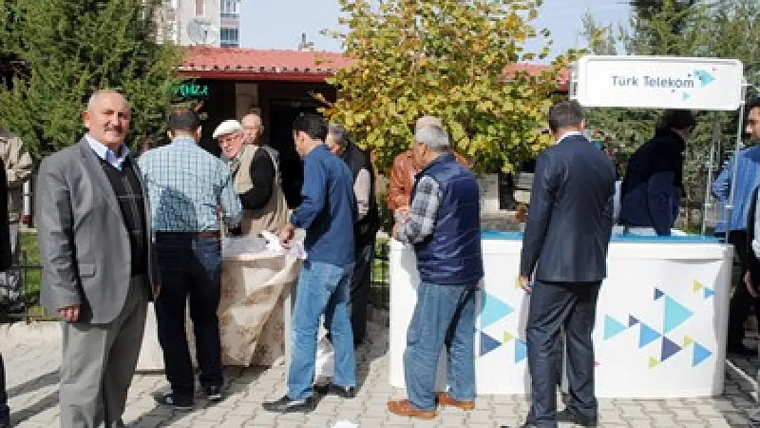 Miraç Camii'nde aşure dağıtıldı – Kocatepe Gazetesi