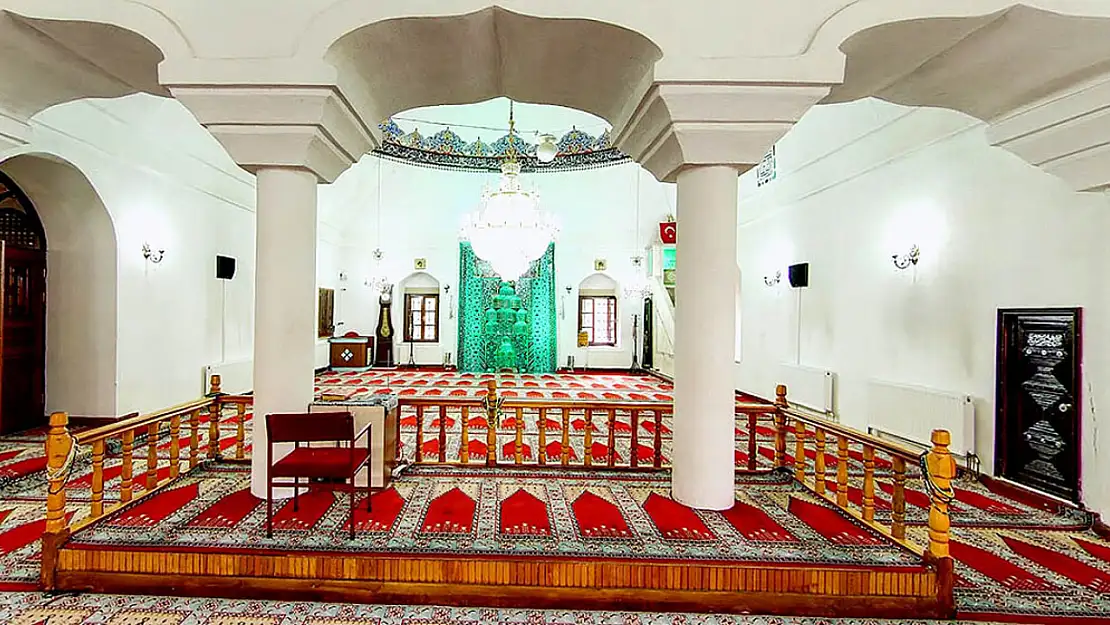 Mısri Camii Hayırseverleri Bekliyor