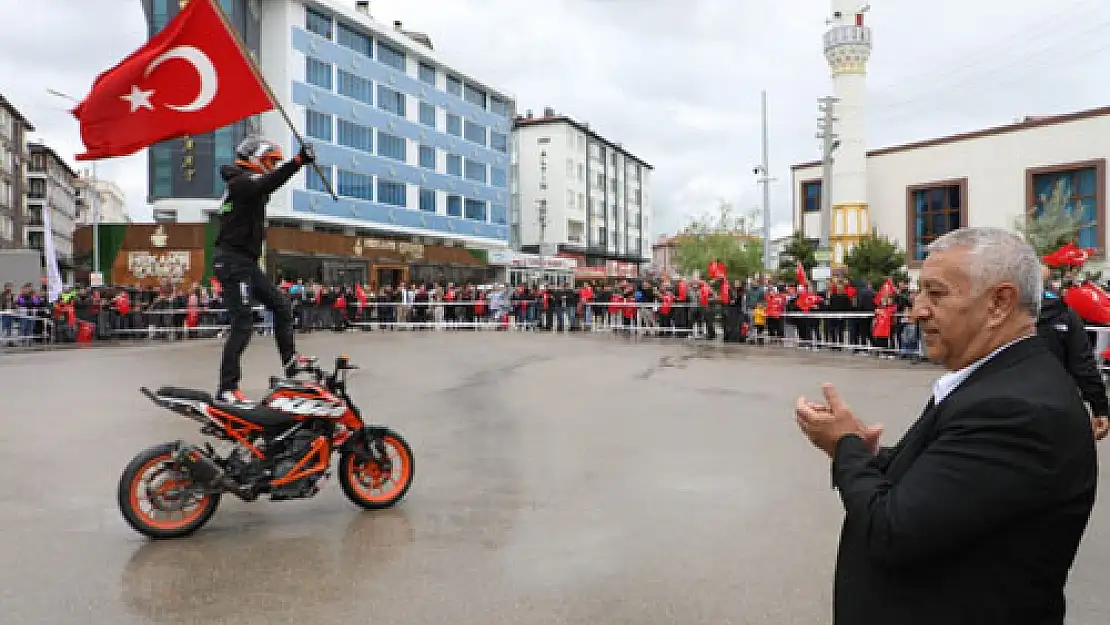 Motosiklet şov hayran bıraktı