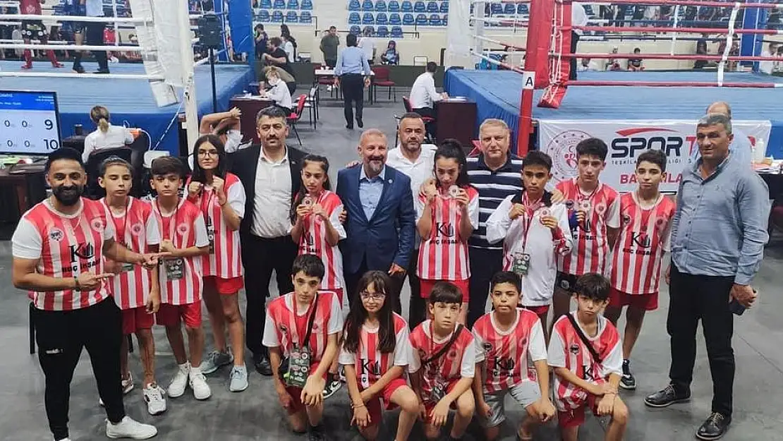 Muay Thai Türkiye Şampiyonasından birincilik ve ikincilikle döndüler