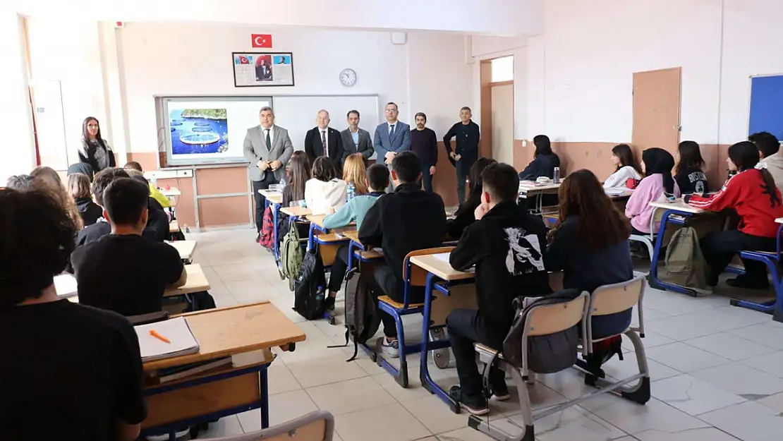 Müdür Sünnetci, Öğrencileri Dinledi