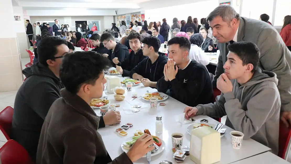 Müdür Sünnetci, Sınava Girecek Öğrencilere Moral Verdi