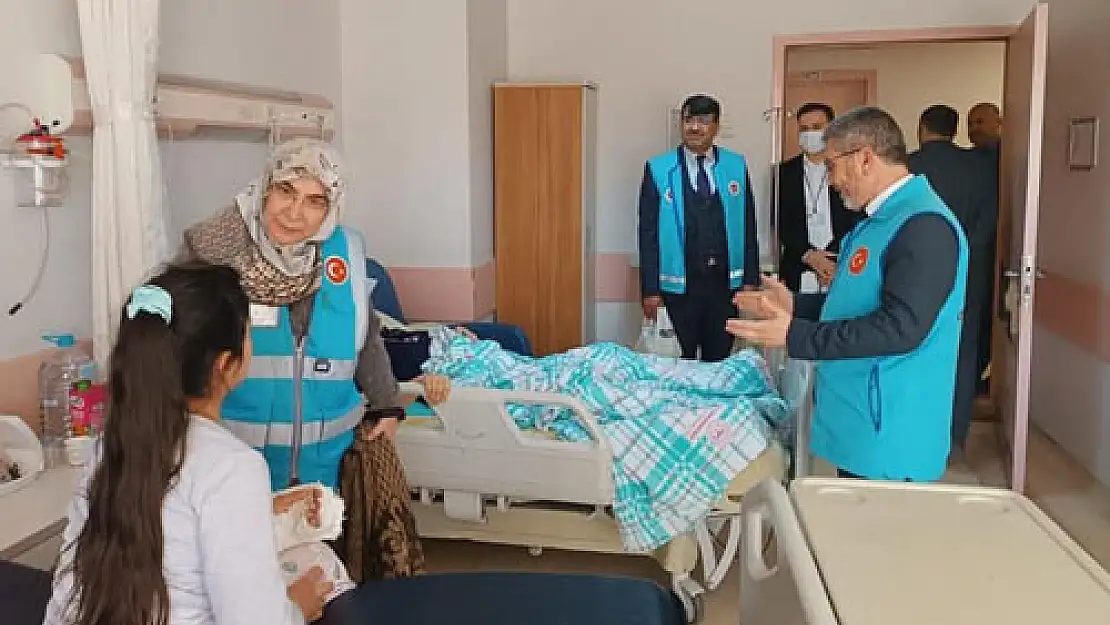 Müftülük heyeti yaralı depremzedeleri ziyaret etti