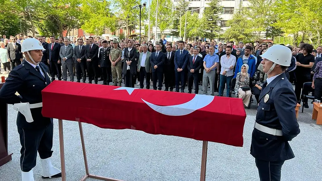 Odasında kalp krizi geçiren hakime mesai arkadaşlarından son görev