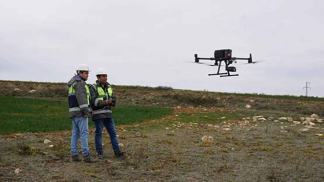 OEDAŞ engebeli arazilerin zorluklarını dronlar ile aşıyor