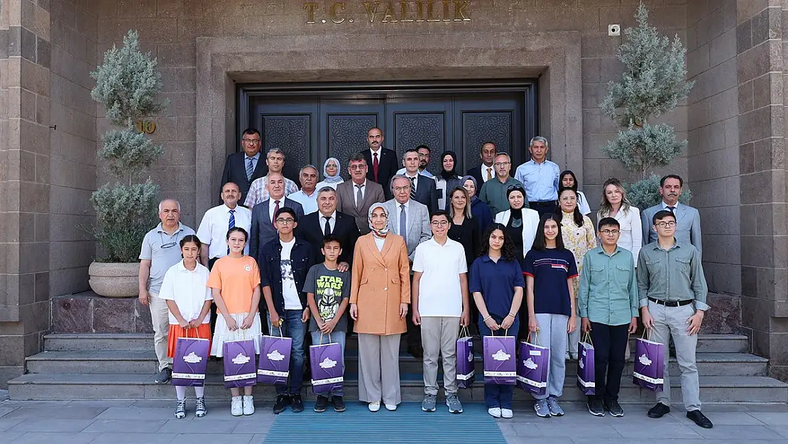 Öğrenciler İstedi, Vali Talimat Verdi, Müdür Yerine Getirdi