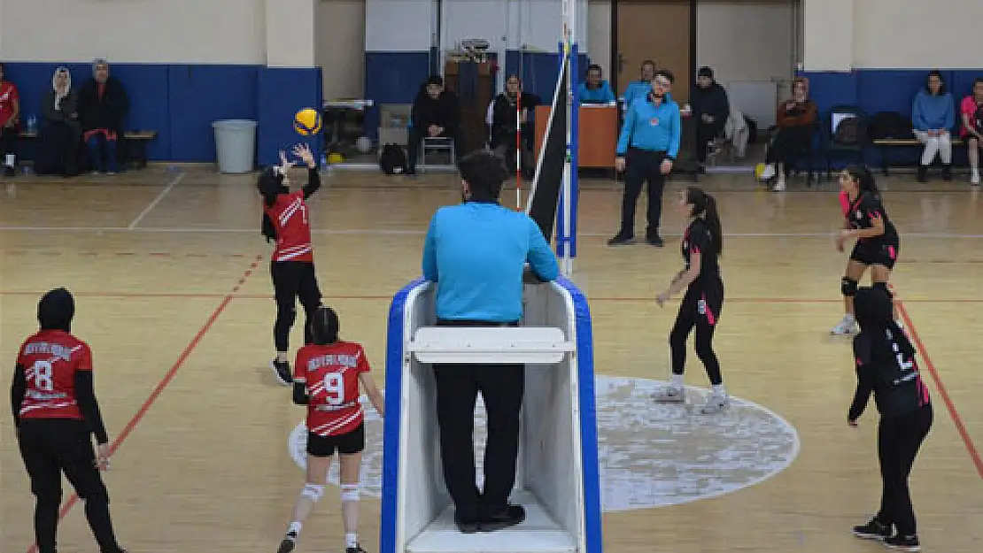 Öğrenciler voleybol turnuvasına katıldı