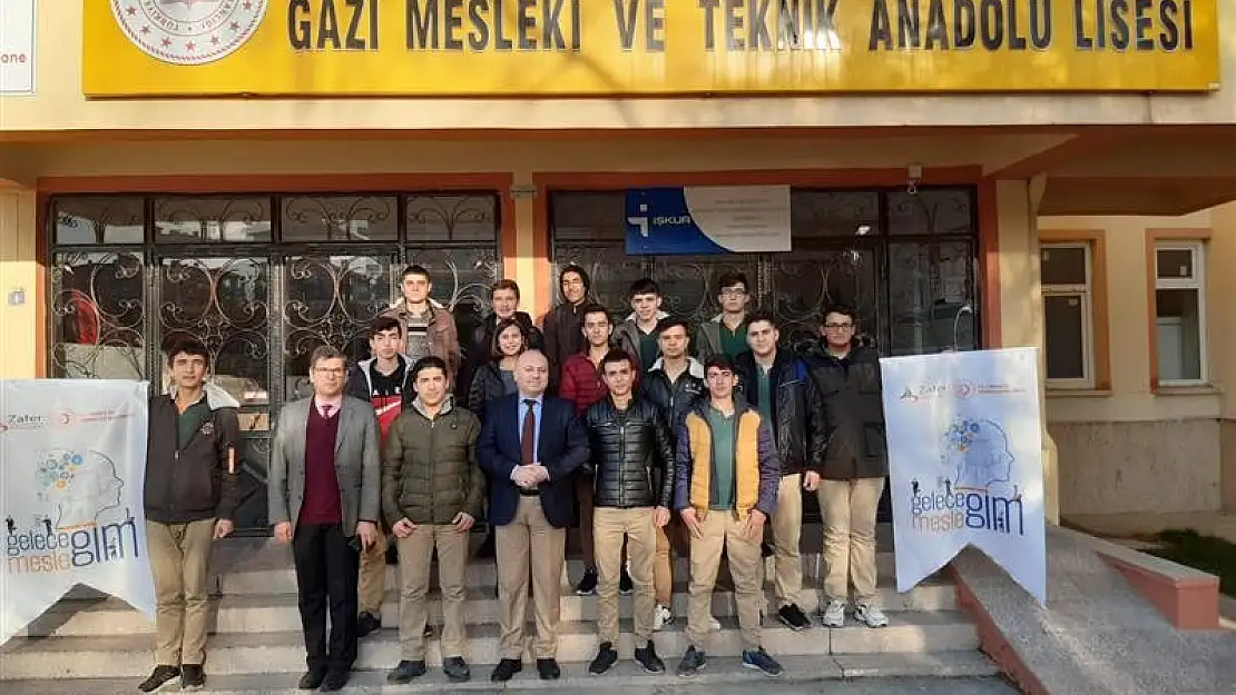 Öğrencilere etkili sunuş teknikleri anlatıldı