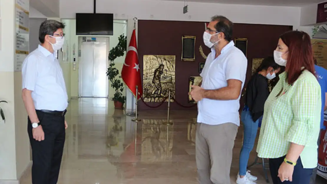 'Öğrencilerin maske mesafe ve hijyene uyacaklarından eminim'