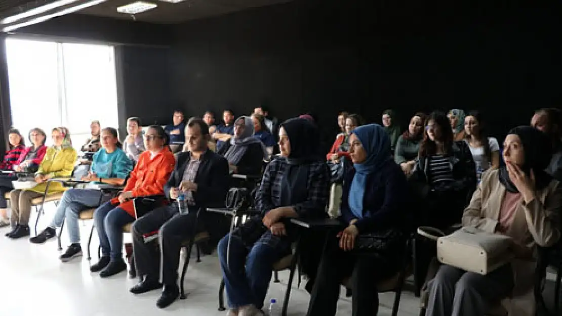 'Öğretmen öğrencinin yüreğine dokunmadan beynine giremez'