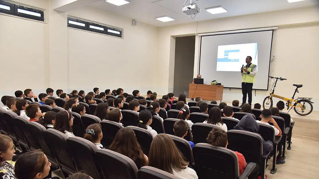 Okullarda Temel Trafik Ve Bisiklet Kültürü Semineri Veridi