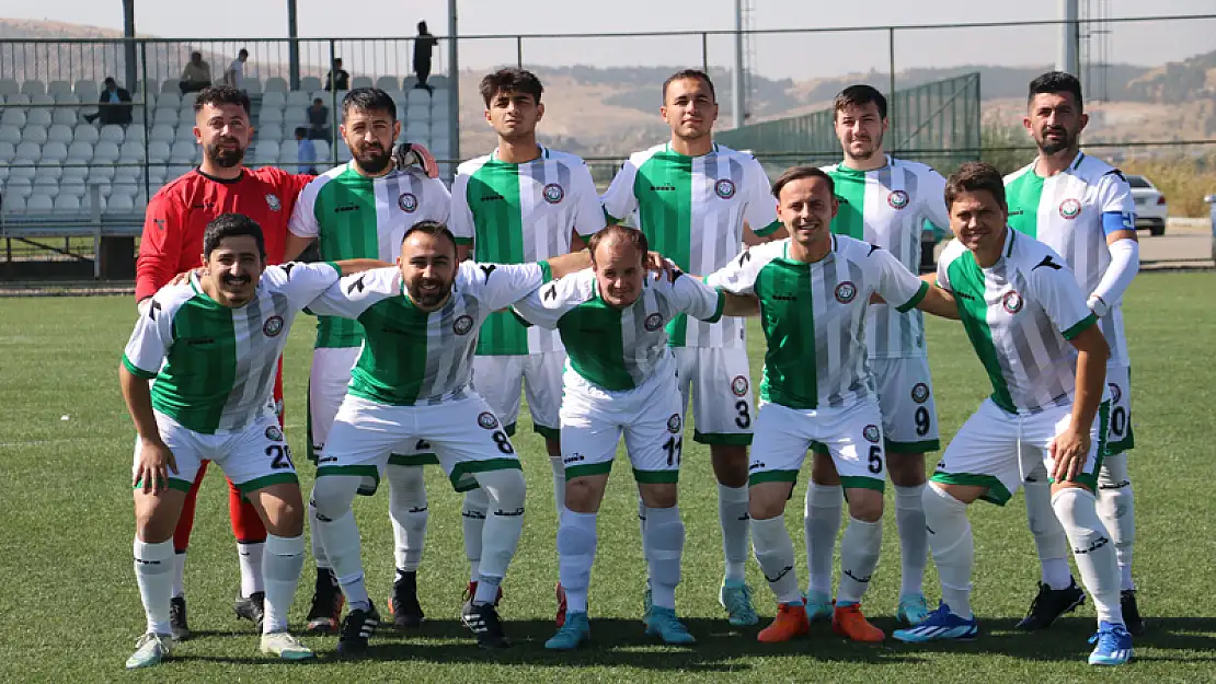 Olaylı Maçta 5 Gol Atıldı, 8 Kırmızı Kart Çıktı