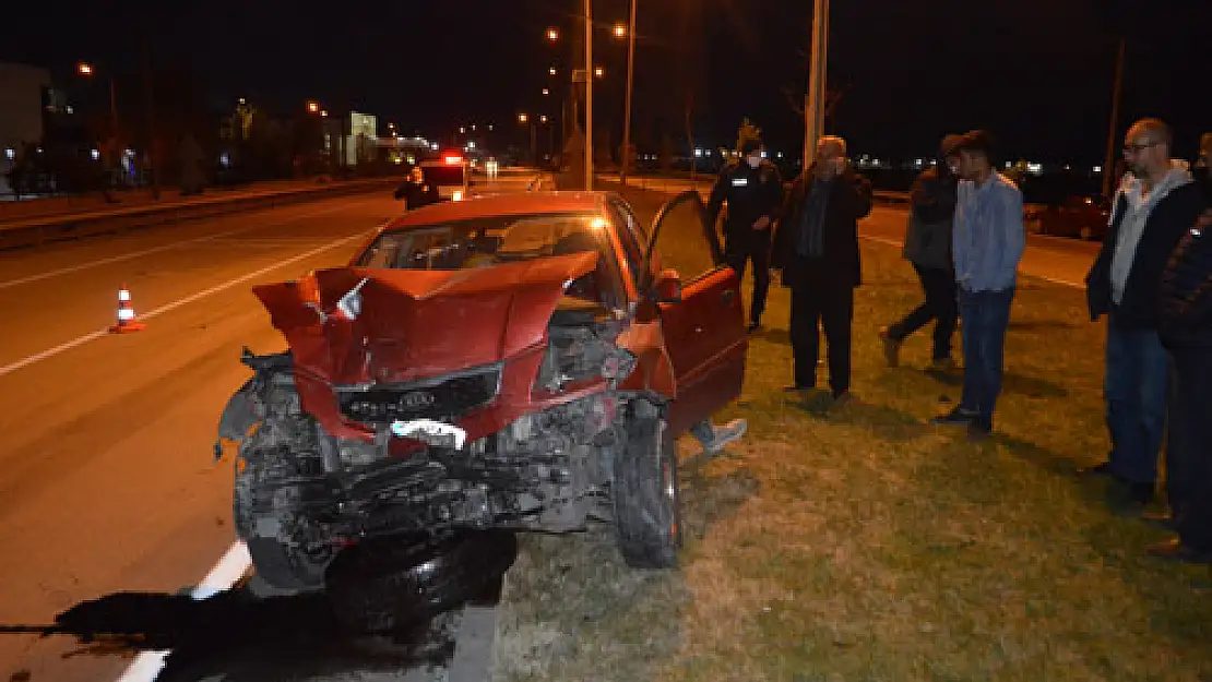 Otomobilin minibüse çarpması sonucu 4 kişi yaralandı