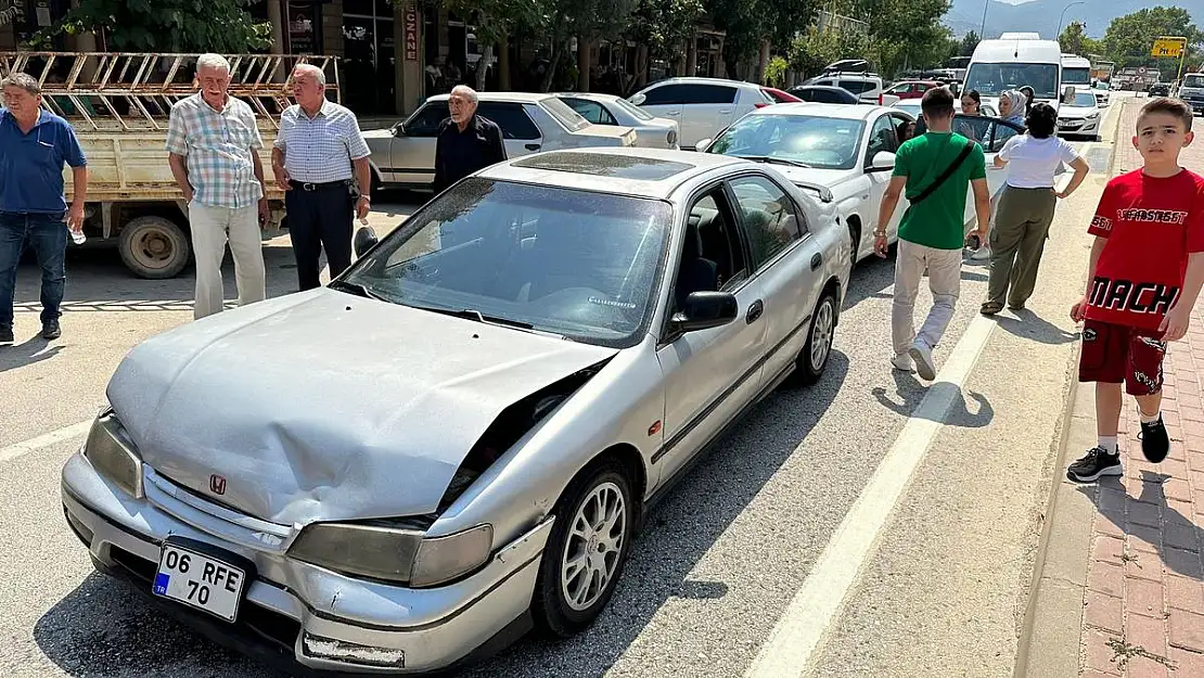 Otomobillerin çarpışması sonucunda 1 kişi yaralandı