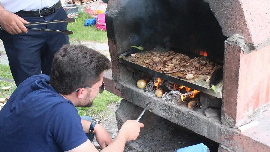 Oylarını kullananlar piknik alanlarına koştu